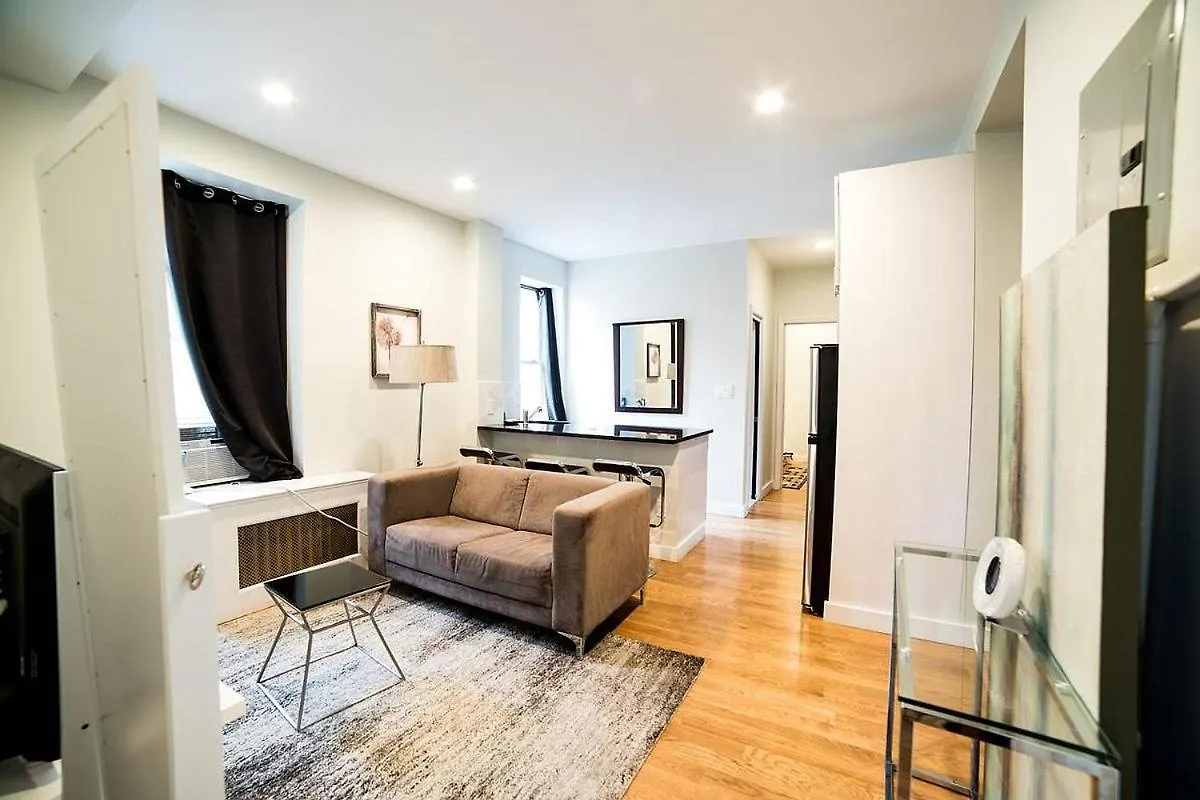 Newly Renovated Heart Of Lower East Side 2Br 1Ba, 5 Min Walk To Soho, 1 Block To Whole Foods, Washer Dryer! New York USA